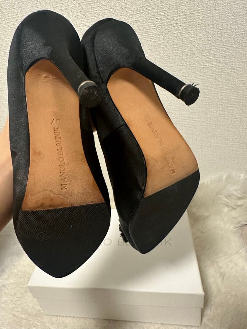 マノロブラニク MANOLO BLAHNIK ハンギシ　37