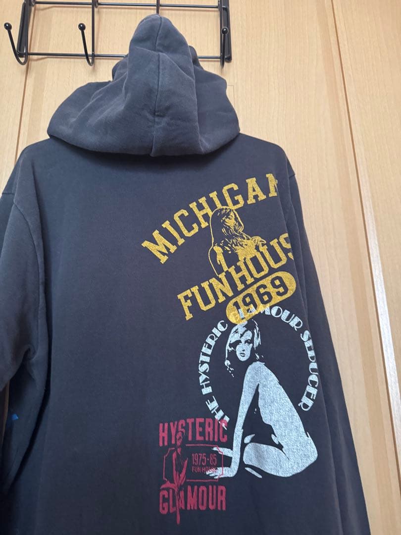 ヒステリックグラマージップアップパーカー