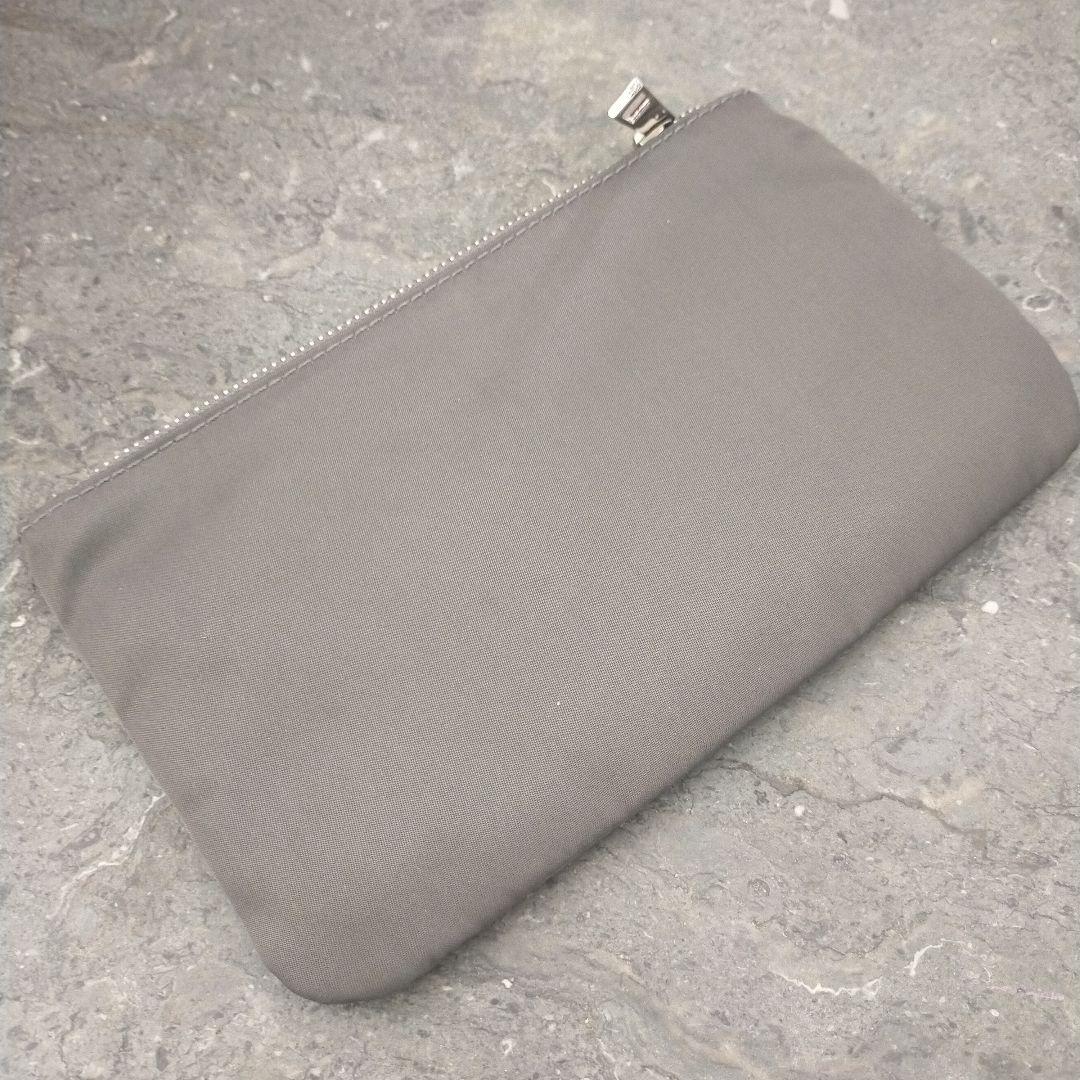 PRADA　プラダ　ポーチ　くま　スパンコール　刺繍　レア