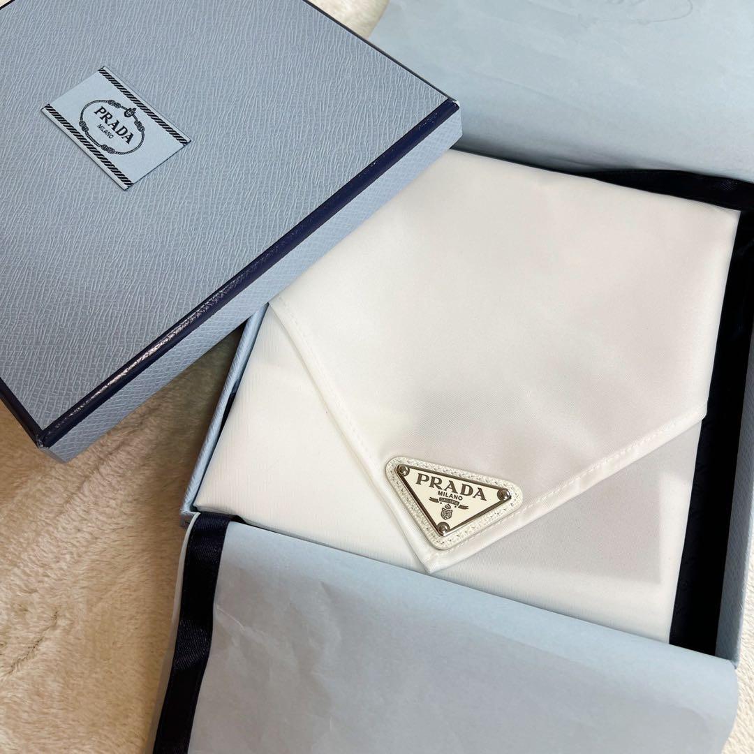 未使用 プラダ PRADA 三角ロゴ フーラード スカーフ 白 ナイロン NFC