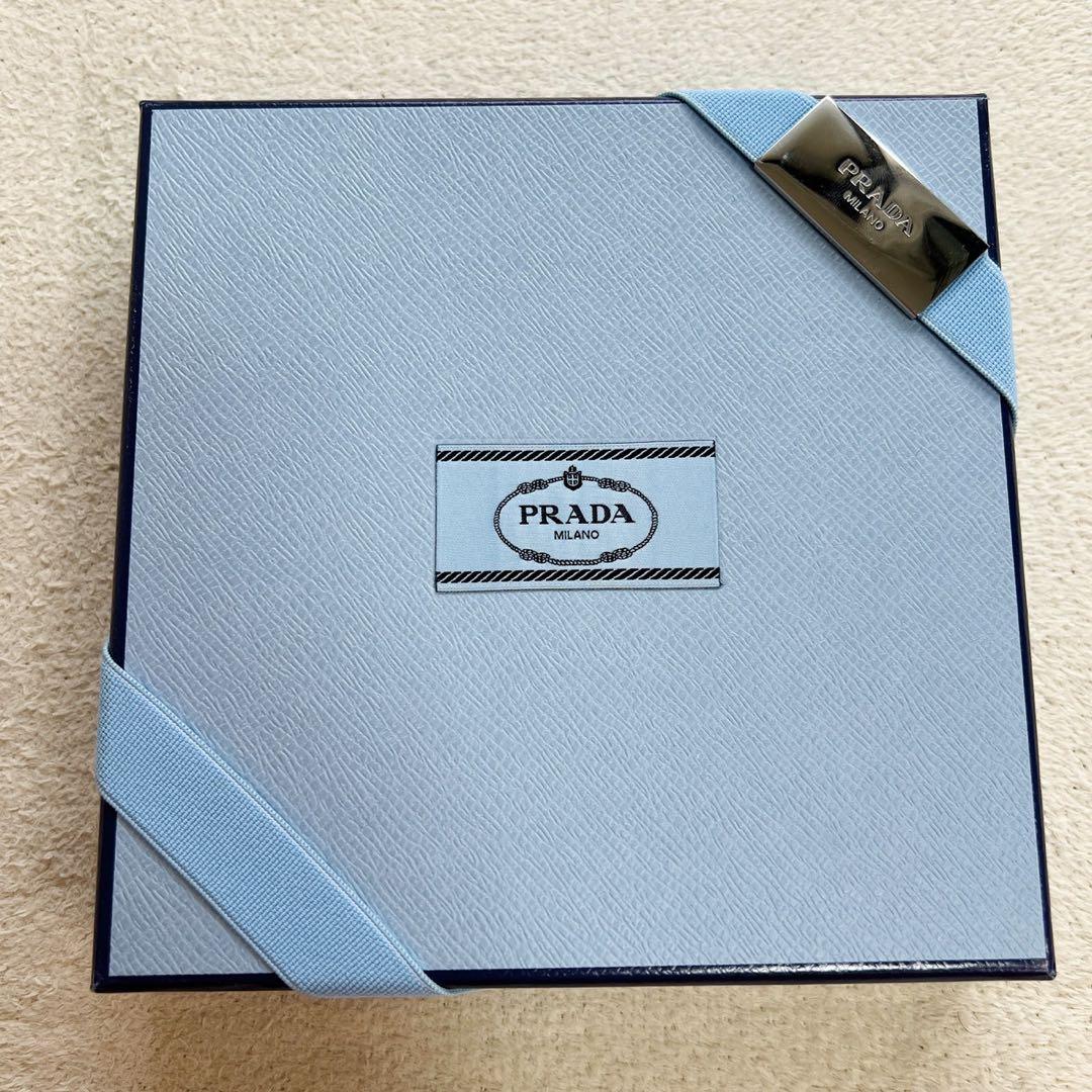 未使用 プラダ PRADA 三角ロゴ フーラード スカーフ 白 ナイロン NFC