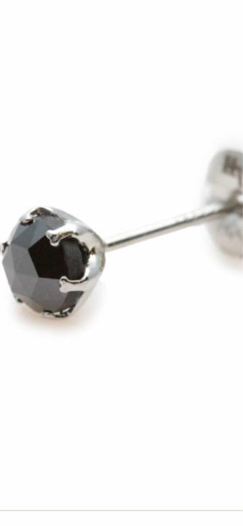 LION HEART/ライオンハート 片耳用　ブラックダイヤ/プラチナピアス