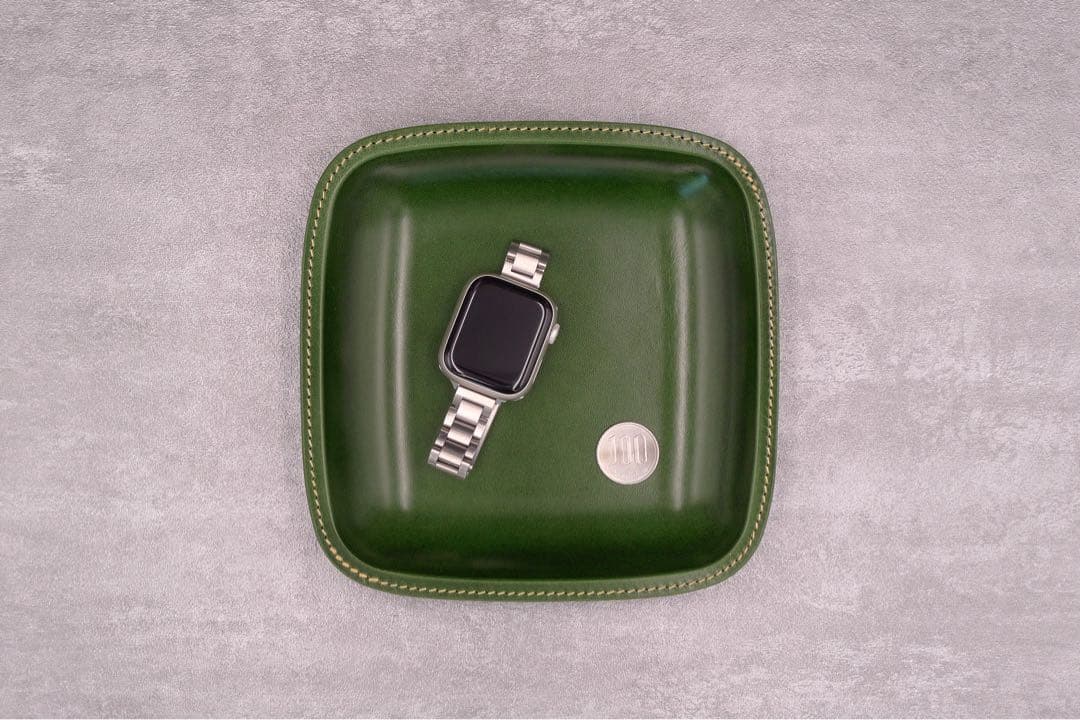 職人手作りの小物収納トレイ — 天然牛革で　ひすいのような緑