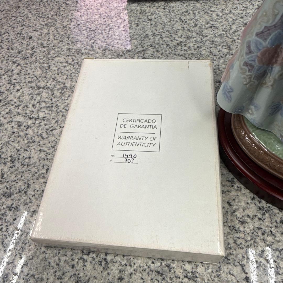 ★ Lladro リヤドロ 花かごを持つ女性像 スペイン 限定品 小物 格安