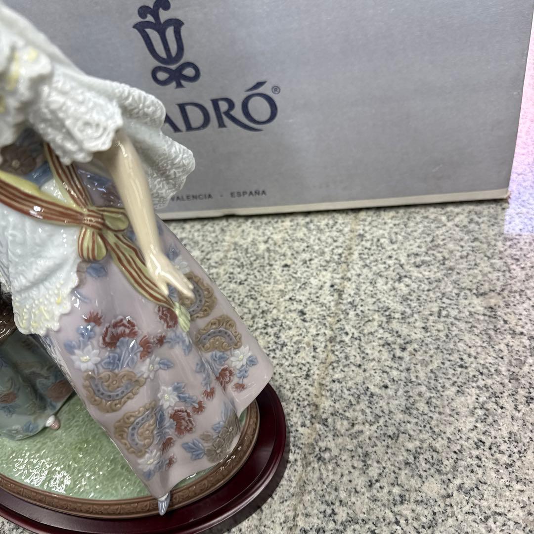 ★ Lladro リヤドロ 花かごを持つ女性像 スペイン 限定品 小物 格安