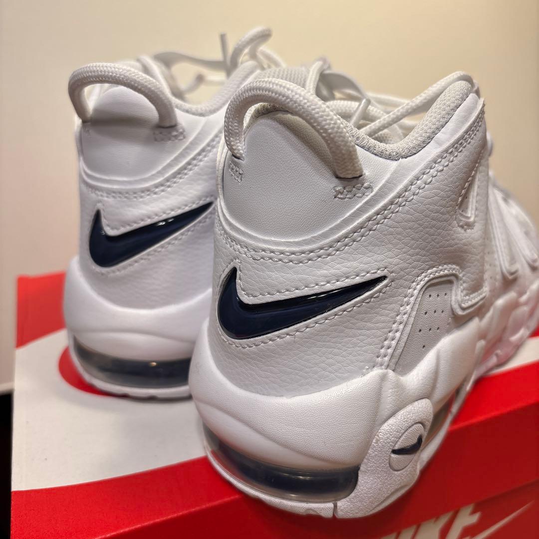 NIKE DH919-100 アップテンポホワイトスニーカー