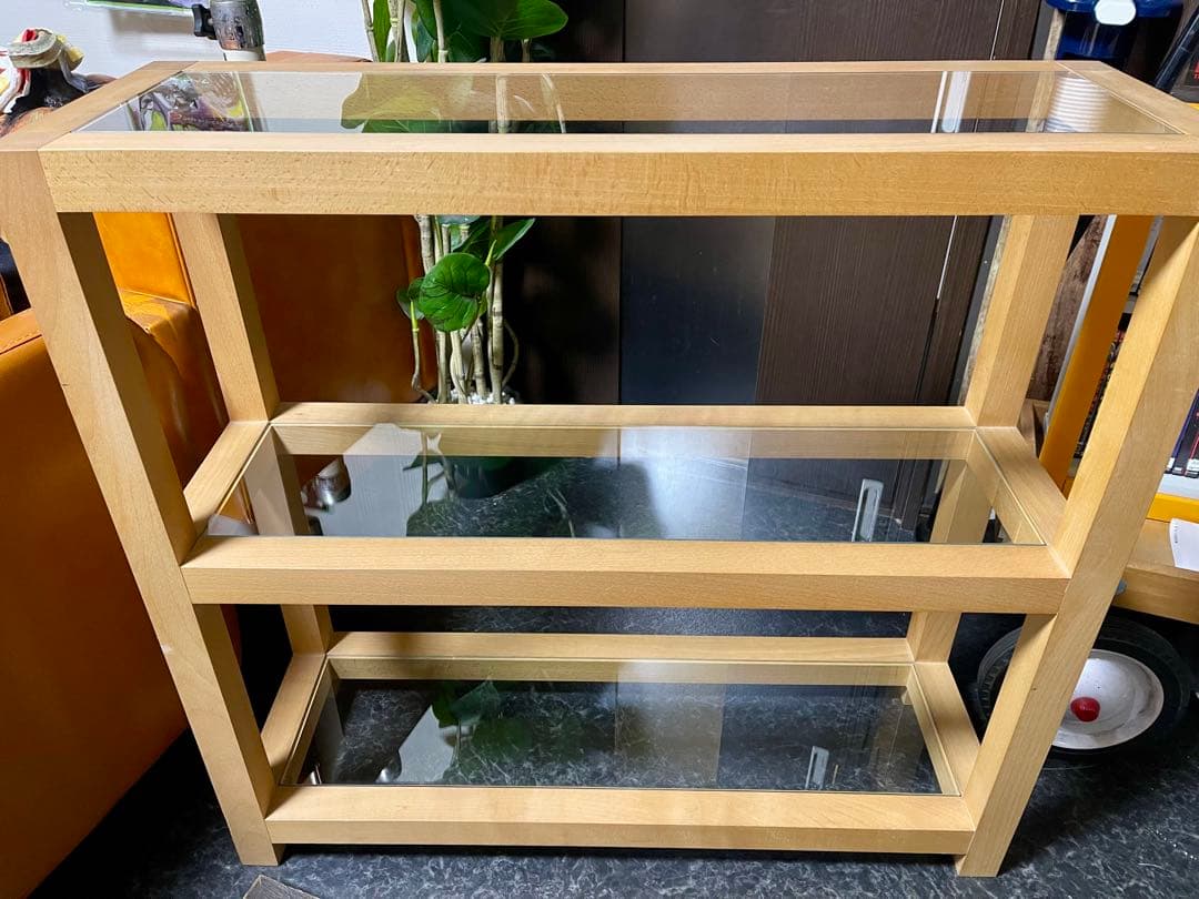 送料無料 アンティーク調 ディスプレイ ガラス 棚 3段 オシャレな細長タイプ