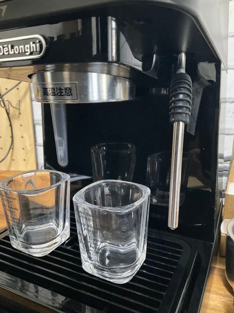 De'Longhi エスプレッソマシン 本体とショット&ミルクピッチャー
