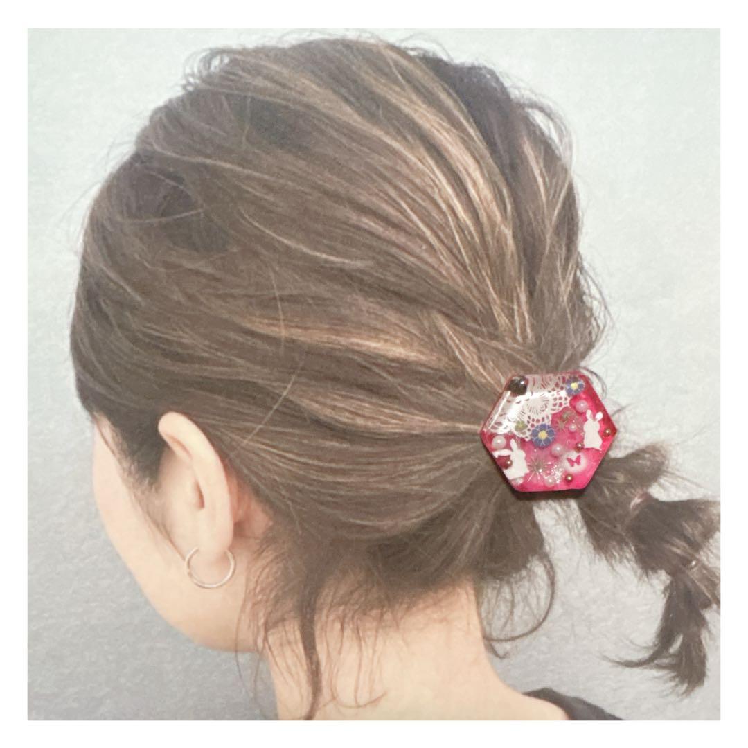 No 978❣️大人可愛いうさぎさんレジンヘアゴム❣️٩(๑❛ᴗ❛๑)۶❣️