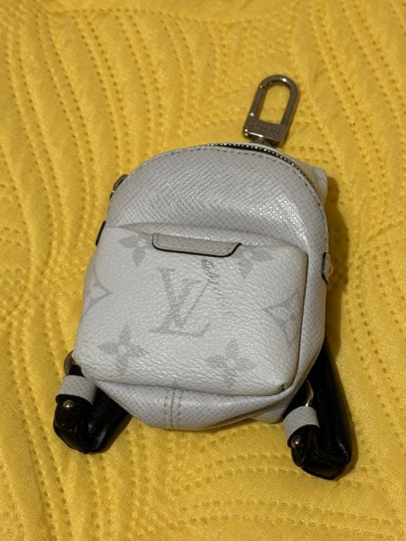 ルイ・ヴィトン キーホルダー　ビジューサック・ネオディスカバリー M69318