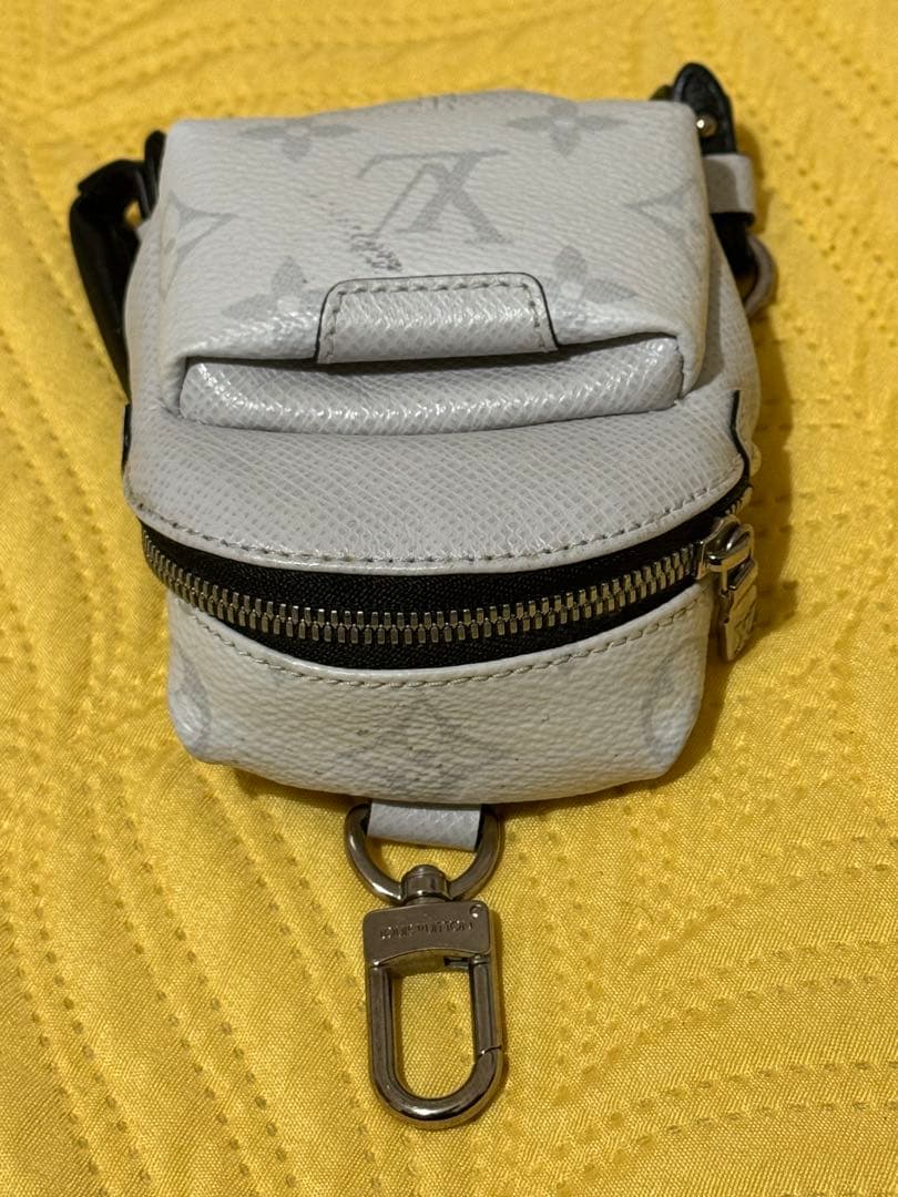 ルイ・ヴィトン キーホルダー　ビジューサック・ネオディスカバリー M69318