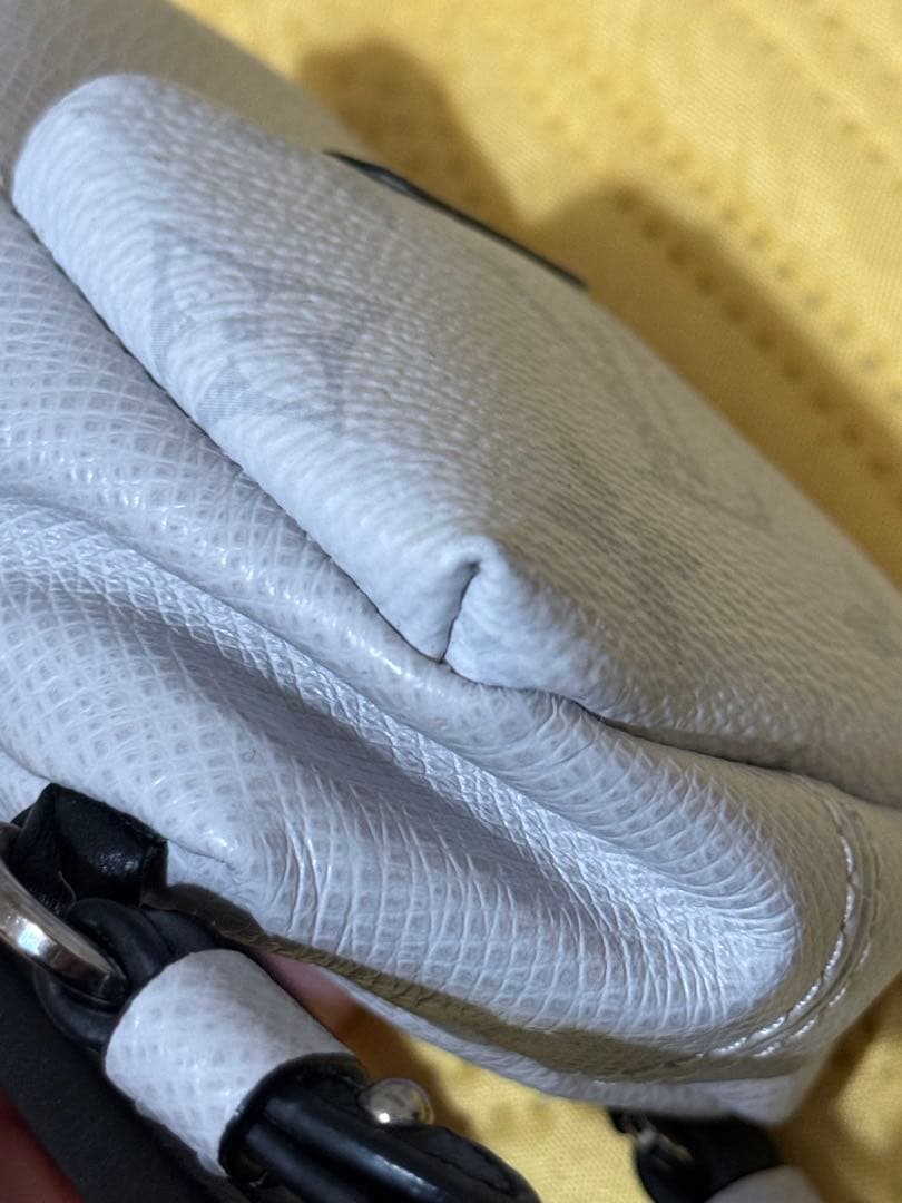 ルイ・ヴィトン キーホルダー　ビジューサック・ネオディスカバリー M69318