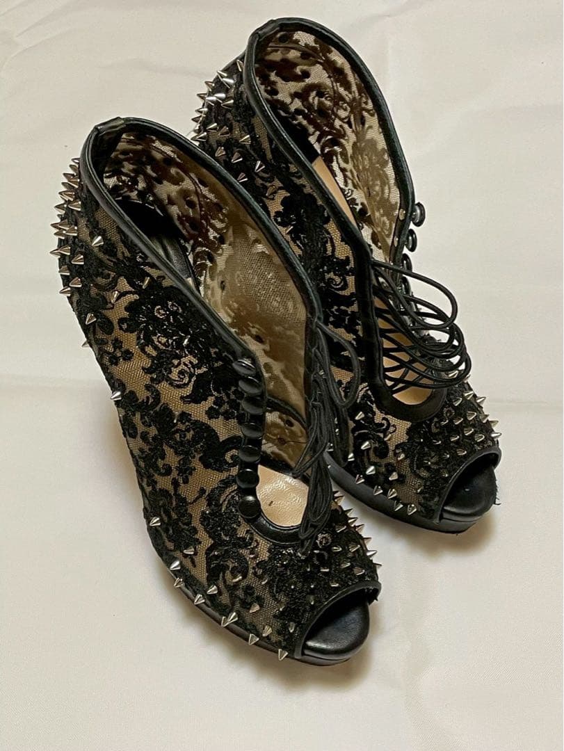Christian Louboutin スパイク付きハイヒール