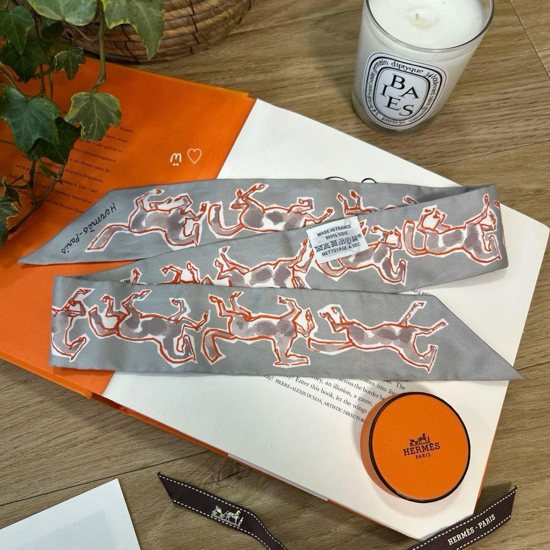 HERMESエルメス　ツイリー　自由の馬　シルクスカーフ　バッグチャーム　グレー