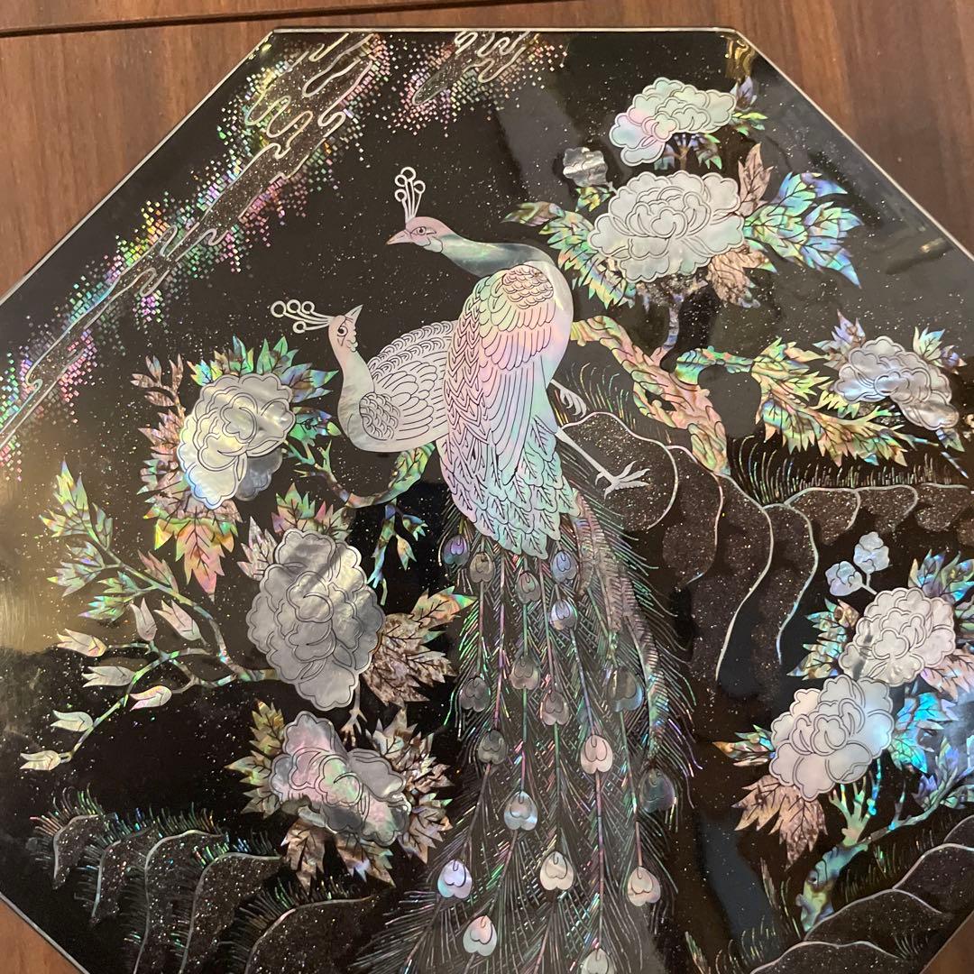 孔雀模様の八角形一段重箱　螺鈿細工 八角形 菓子器