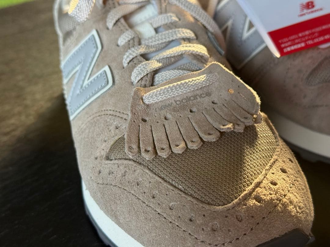 New Balance フリンジ付きスニーカー ベージュ