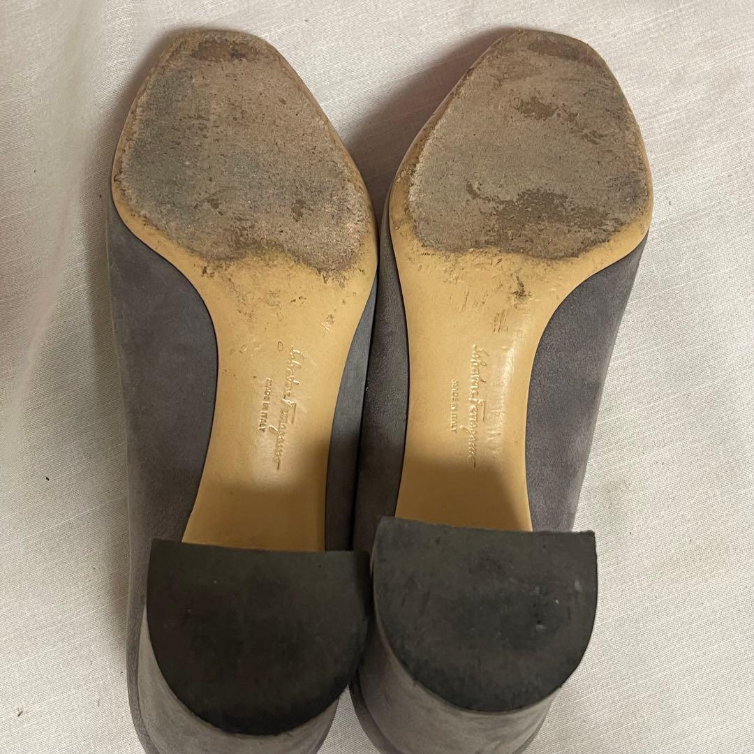 フェラガモ　超美品　ブラウン パンプス 6.5Ｂ　幅狭　ヴァラリボン