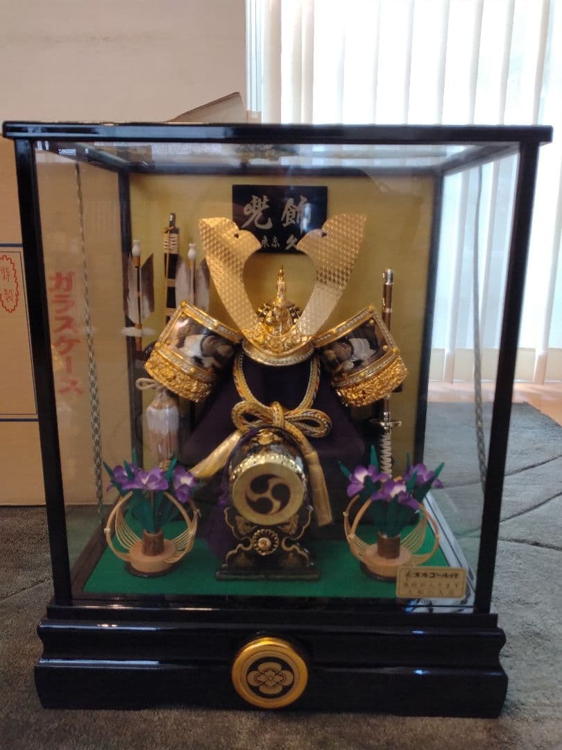 兜飾り　ガラスケース付