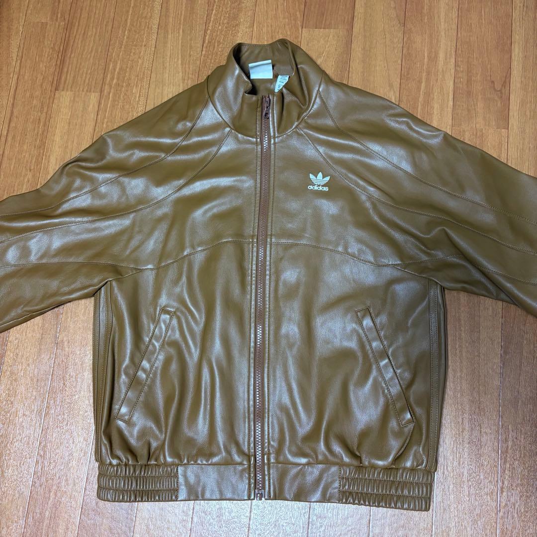 【 adidas 】フェイクレザージャケット　ブラウン　XS