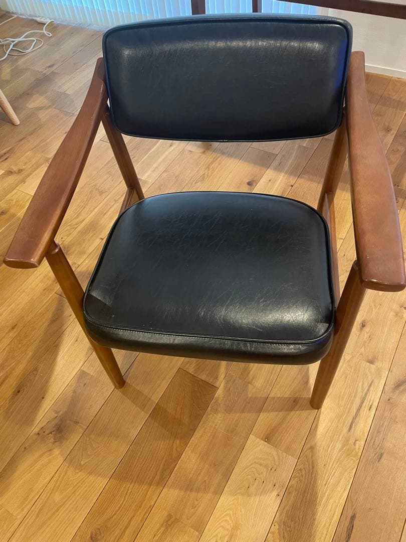 【カリモク60】Dチェア　スタンダードブラック　【キハダ お取り置き】