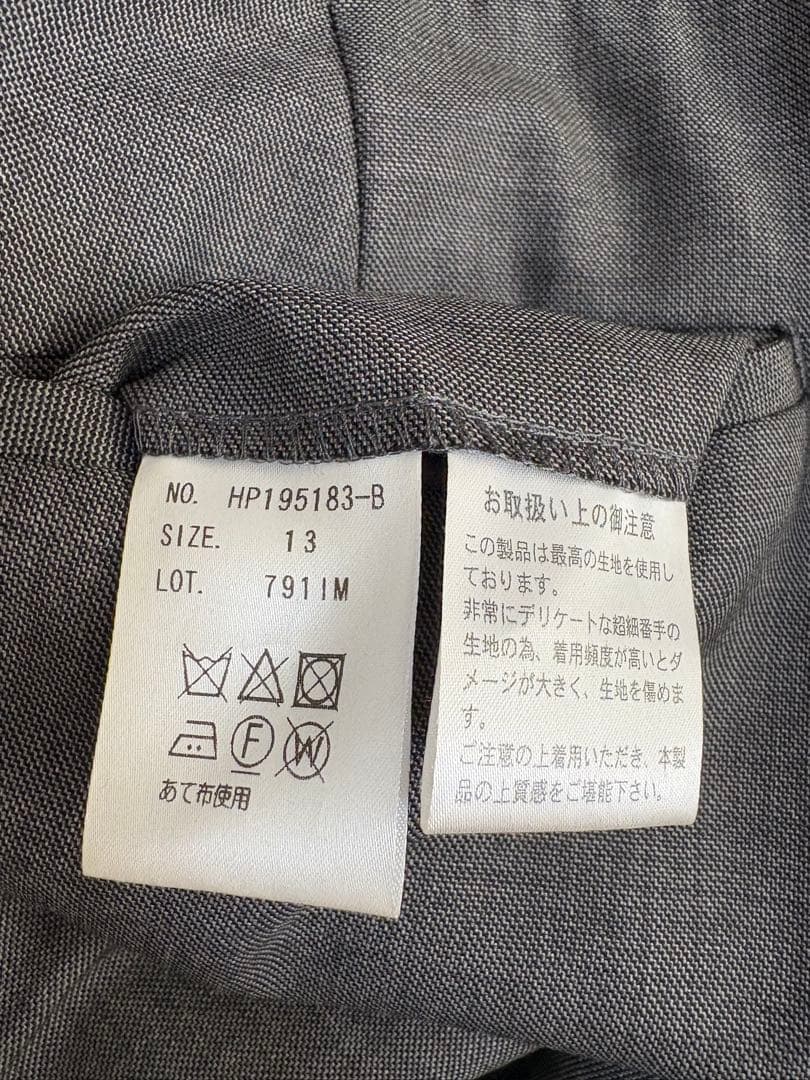 HILTON 洋服の青山　グレー無地パンツスーツ サイズ上11号下13号