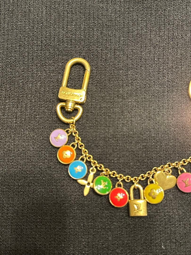 ルイヴィトン ポルトクレ・シェンヌ パスティーユ バッグチャーム