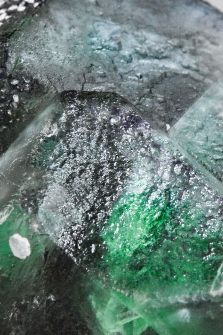 ナミビアエロンゴ産 グリーンブラックフローライト