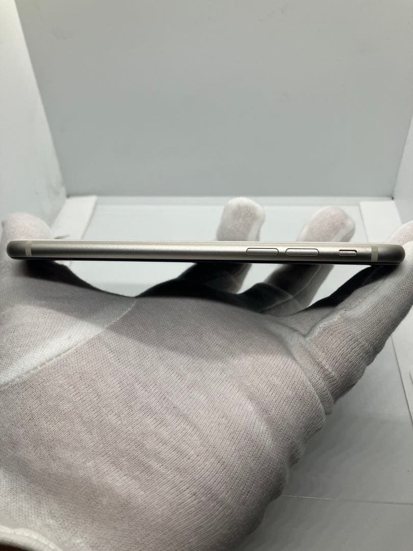 美品 バッテリー100% iPhone SE 第3世代 SIMフリー