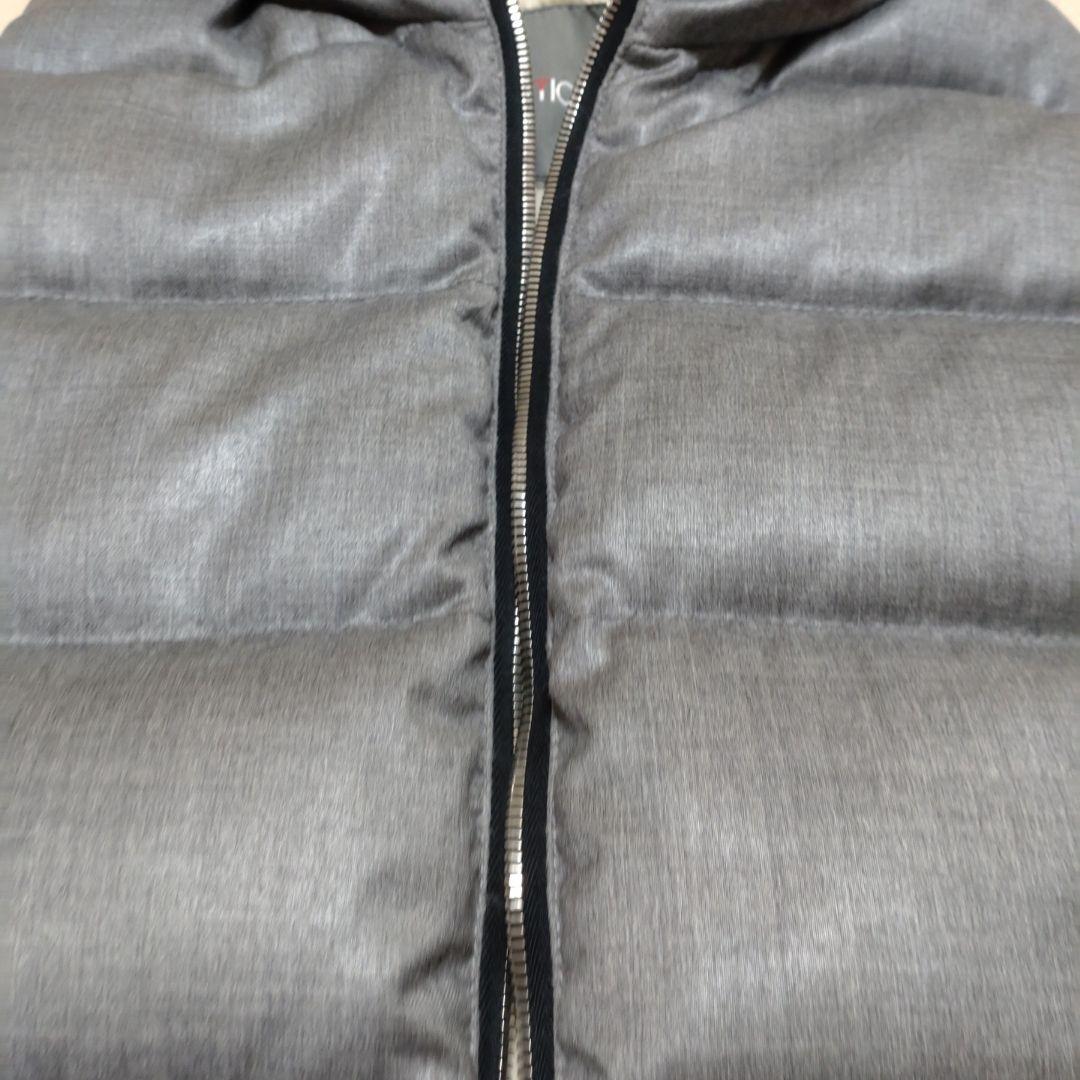 DUVETICA フード付きグレーダウンベスト　　サイズ40