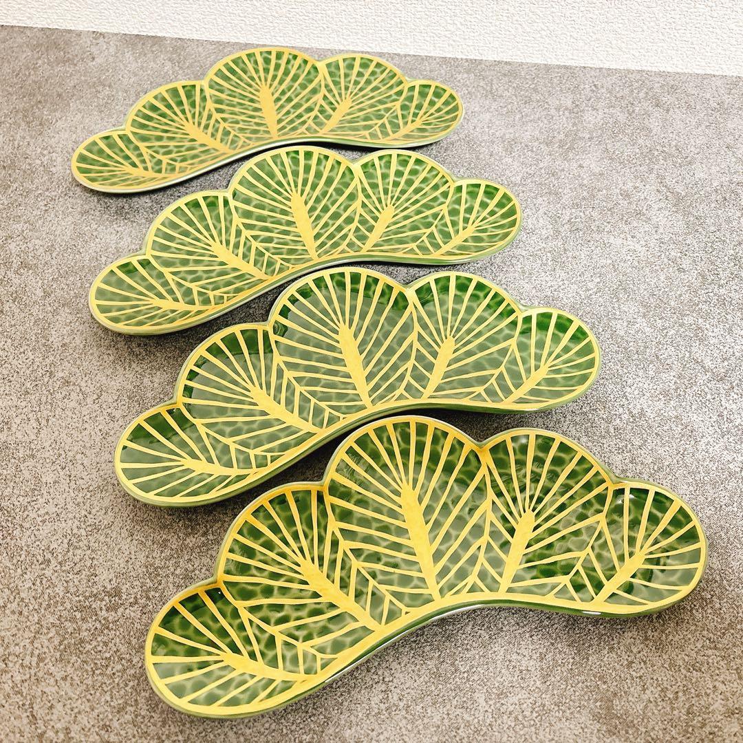 たんちゃんご依頼品　有田焼　幸楽窯　錦金松葉形前菜皿　茶緑金　4点セット