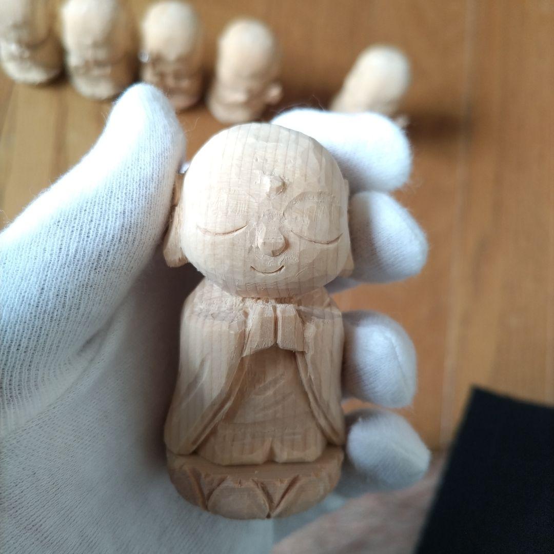 木彫りの小さな六地蔵