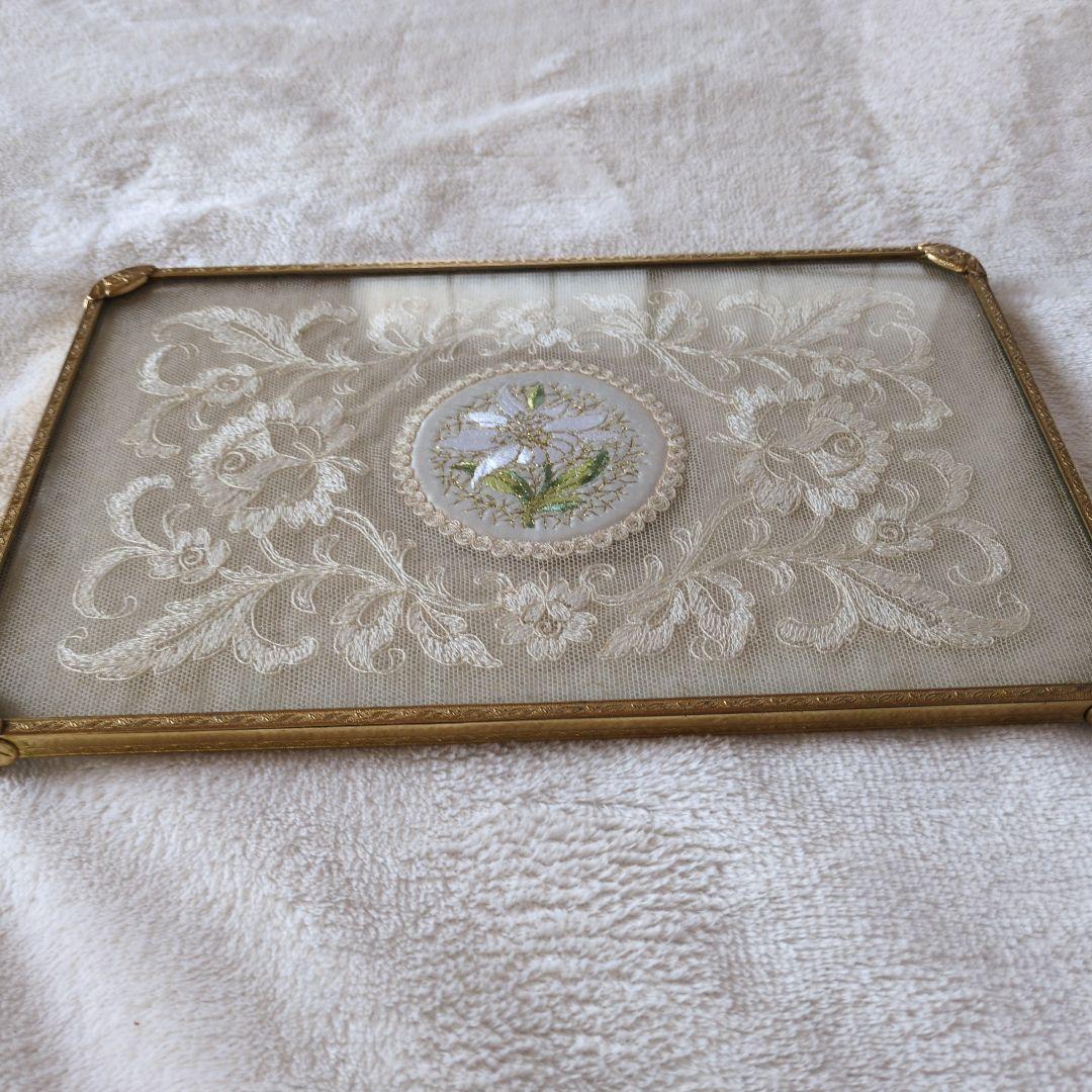 プチポワンイギリス製刺繍入りレースのドレッシングトレイ 金色フレーム