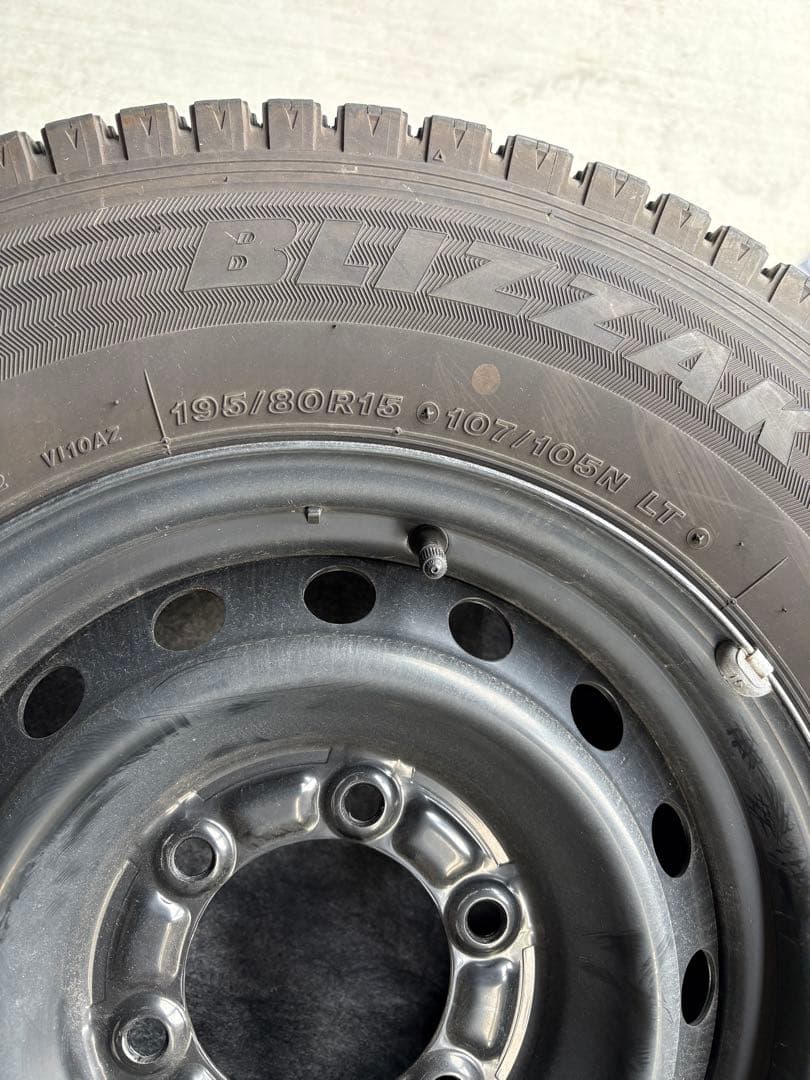 2023年製　ブリザック VL10 195/80R15 スタッドレス　ハイエース