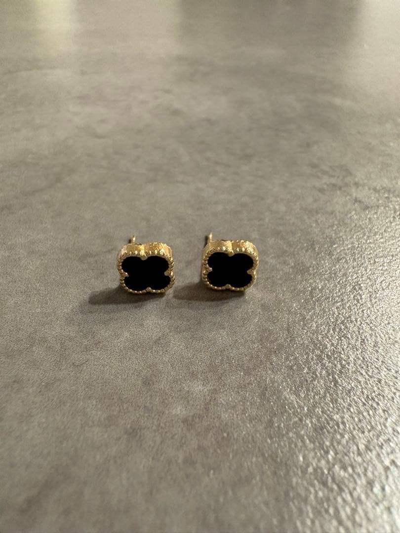 クローバー・オニキス・ピアス10K