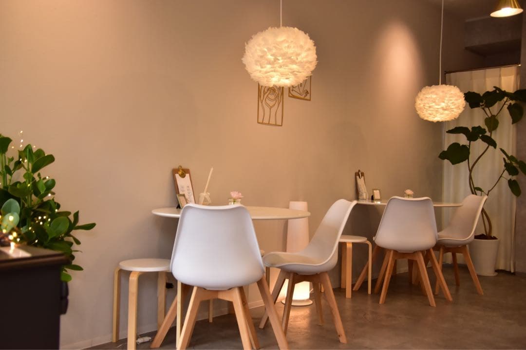 HAYに、似た円形 白 ダイニングテーブル 北欧風 韓国カフェテーブル 韓国女子