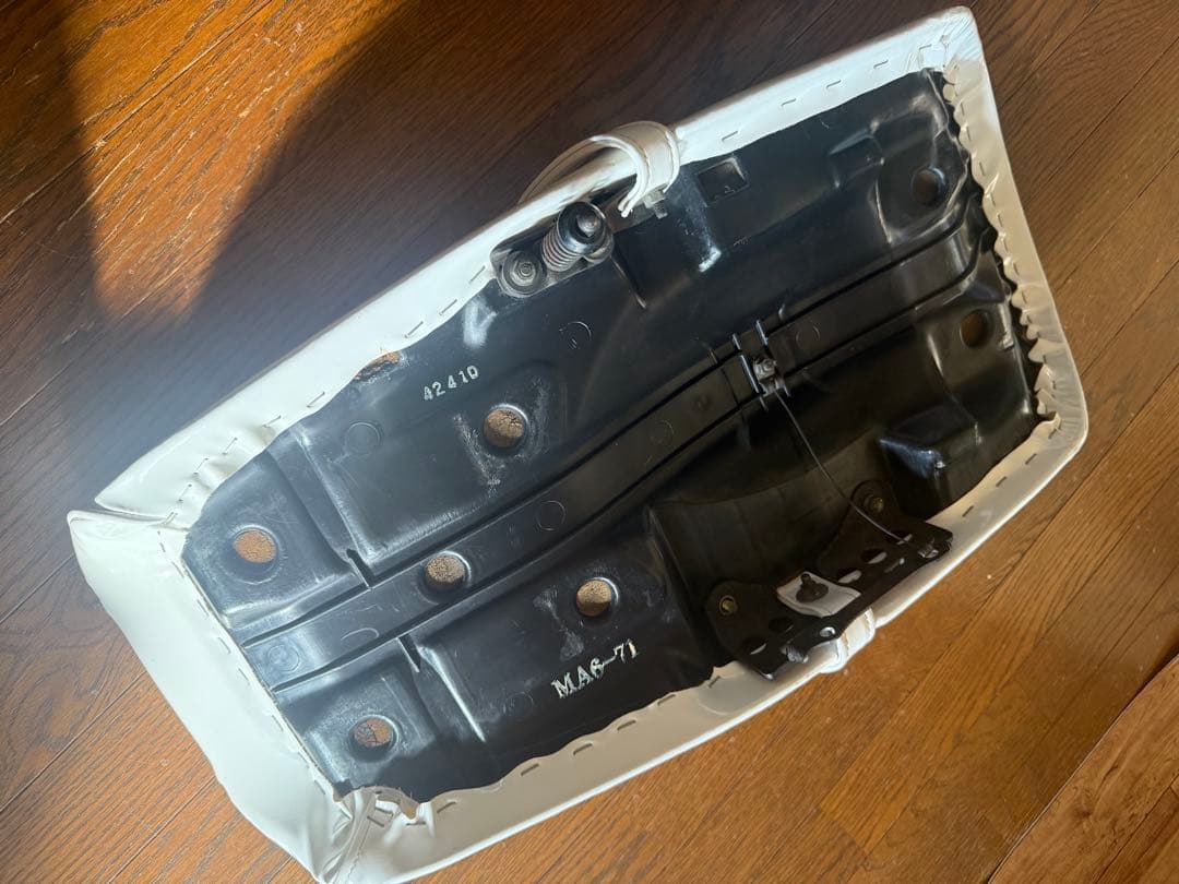 CBX400F タックロール 白エナメル