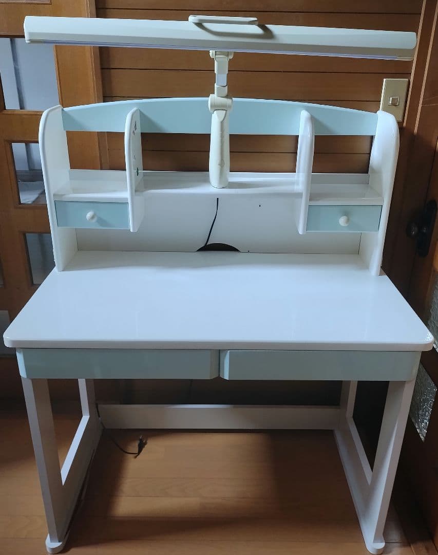 学習机　ライト付き本棚