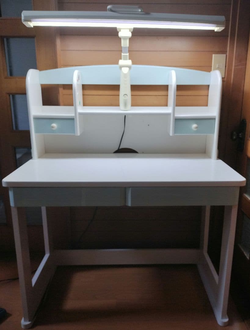 学習机　ライト付き本棚