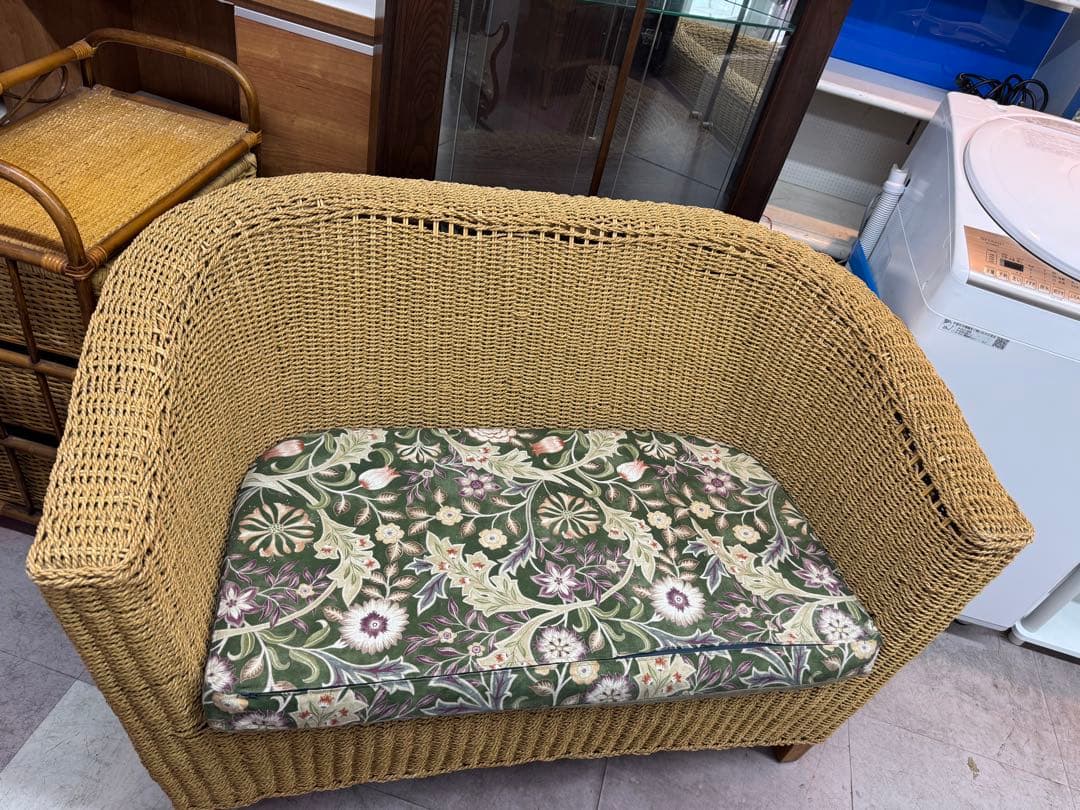 ラタン風　海外風　南国風　アーチ型ソファ 花柄クッション　ソファー