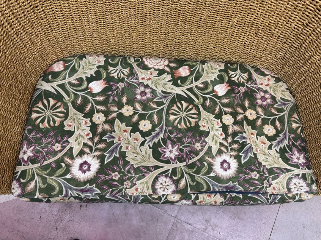 ラタン風　海外風　南国風　アーチ型ソファ 花柄クッション　ソファー