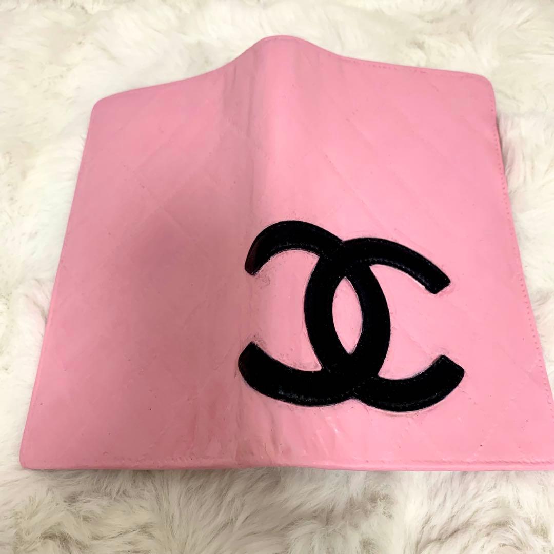 人気！可愛いピンク色のCHANEL カンボンライン 折り財布　Ｇカード 巾着付き