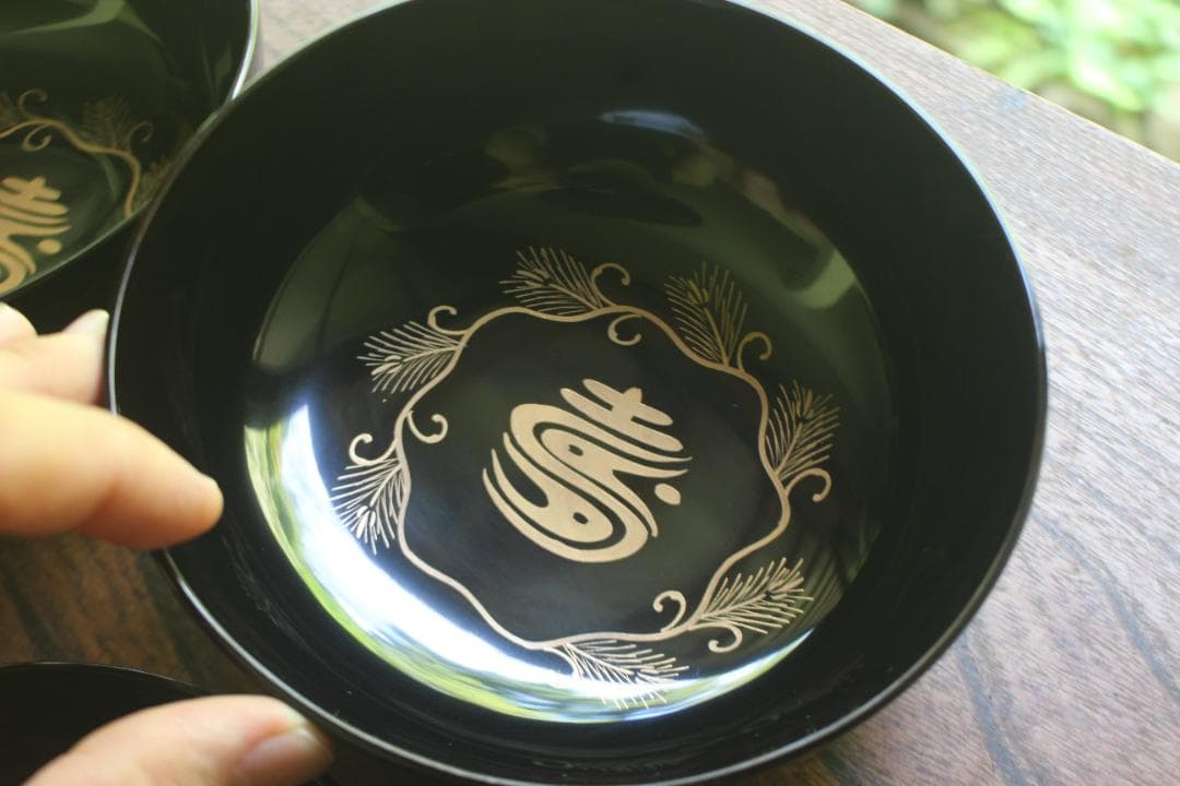 デッドストック！端正な黒漆に極上宝尽くし蒔絵のお椀2点（