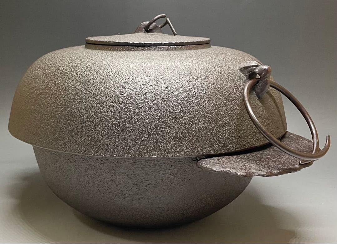 佐藤清光　裏甲釜　羽付釜　替蓋付　釜釻　共箱　共布　作歴書　X075