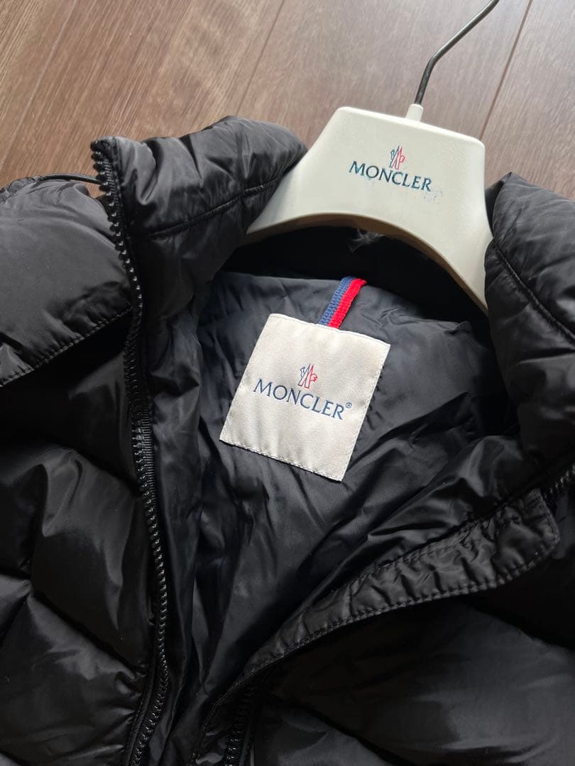 MONCLER ブラック ダウンジャケット フード付き シャーパル 00