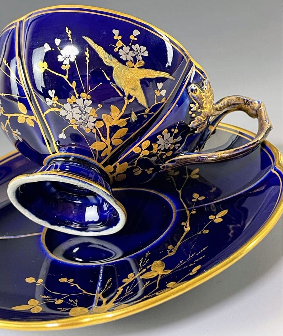 【美品】イギリス窯 コバルトブルー地 金彩・銀彩装飾 ティーカップ＆ソーサー