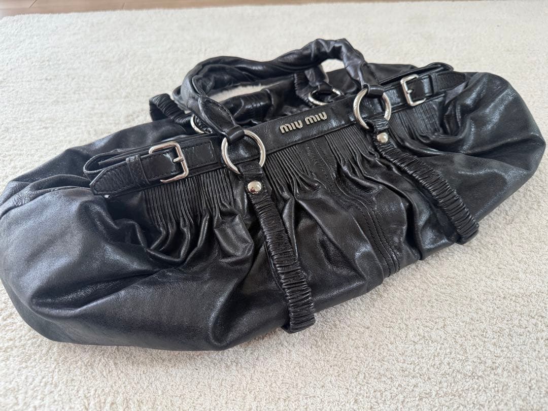 miu miu 黒 レザー 本革 ハンドバッグ 肩掛けバッグ