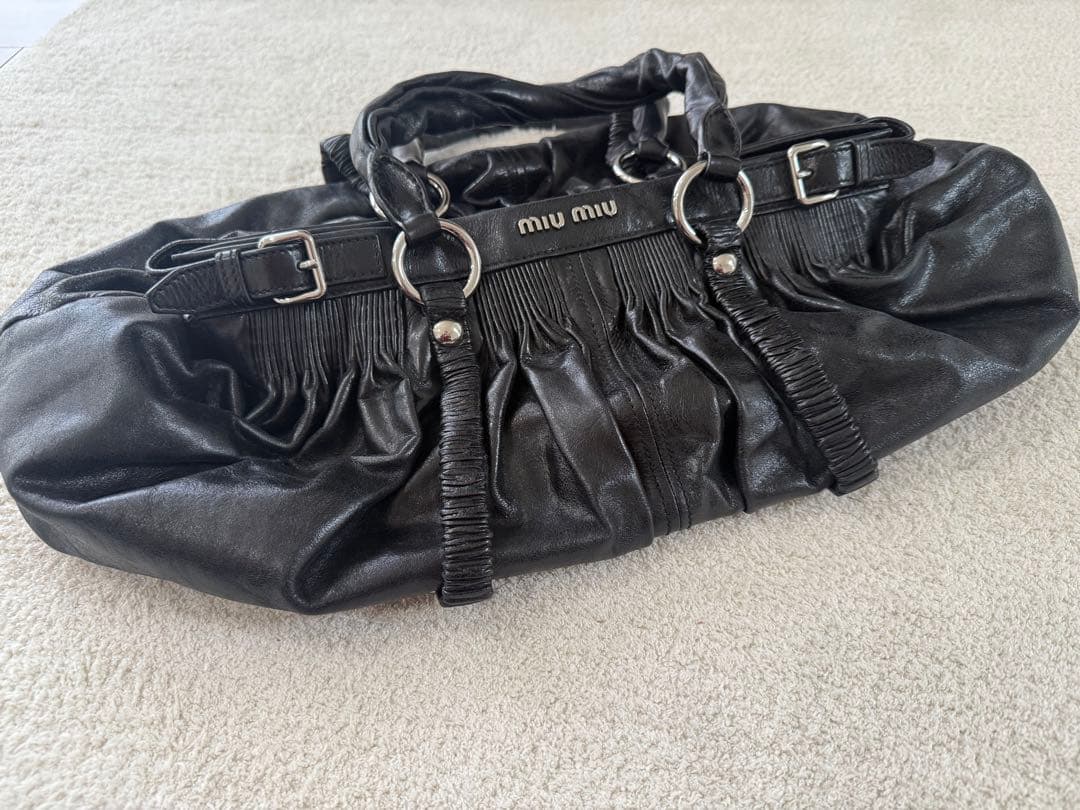 miu miu 黒 レザー 本革 ハンドバッグ 肩掛けバッグ