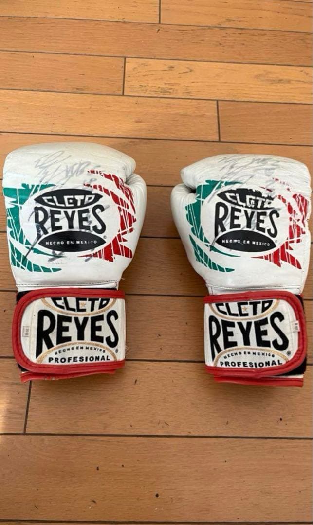 ボクシング元世界チャンピオン比嘉大吾　直筆サイン入り❣️8オンスグローブ