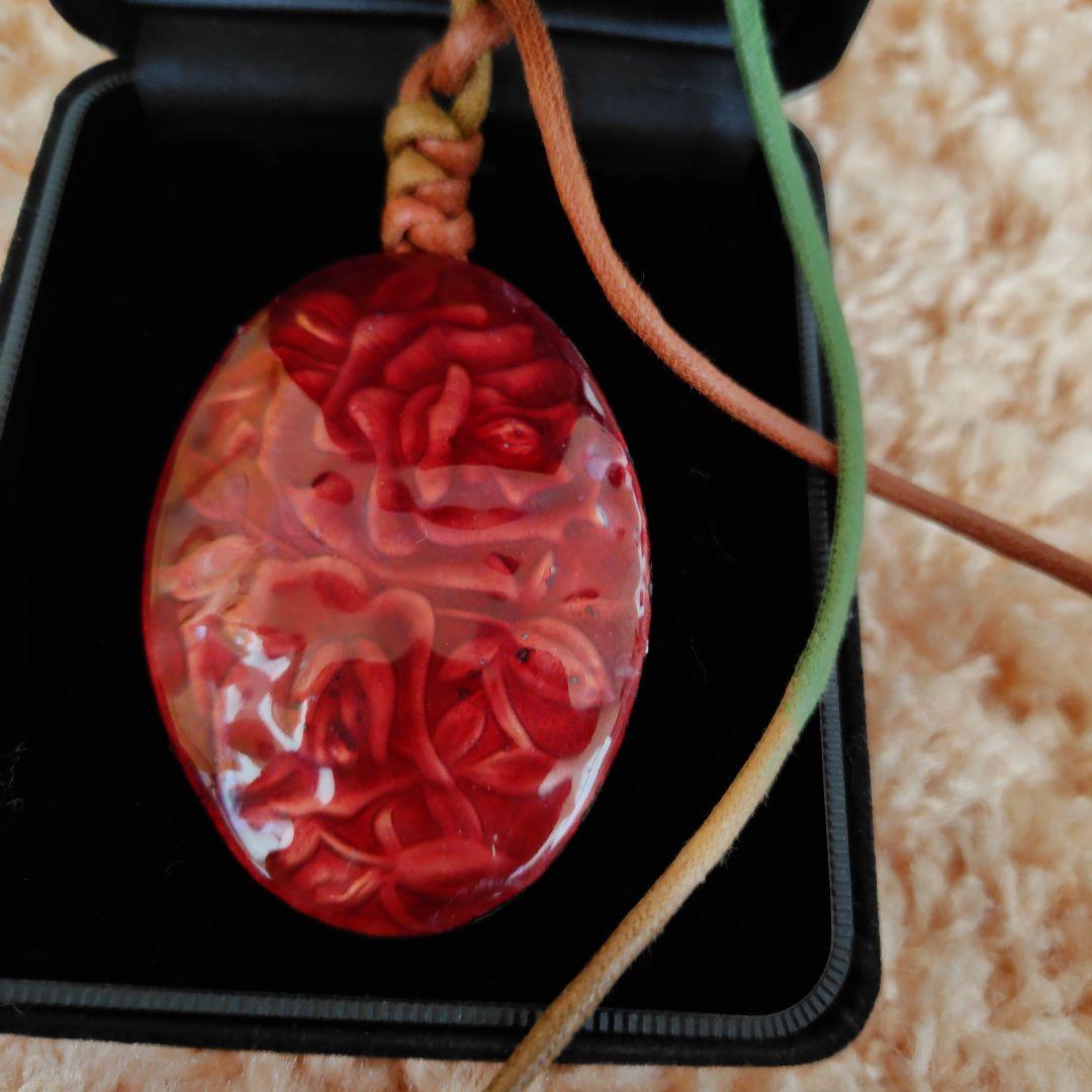 七宝焼ローズペンダント、レザー紐付き