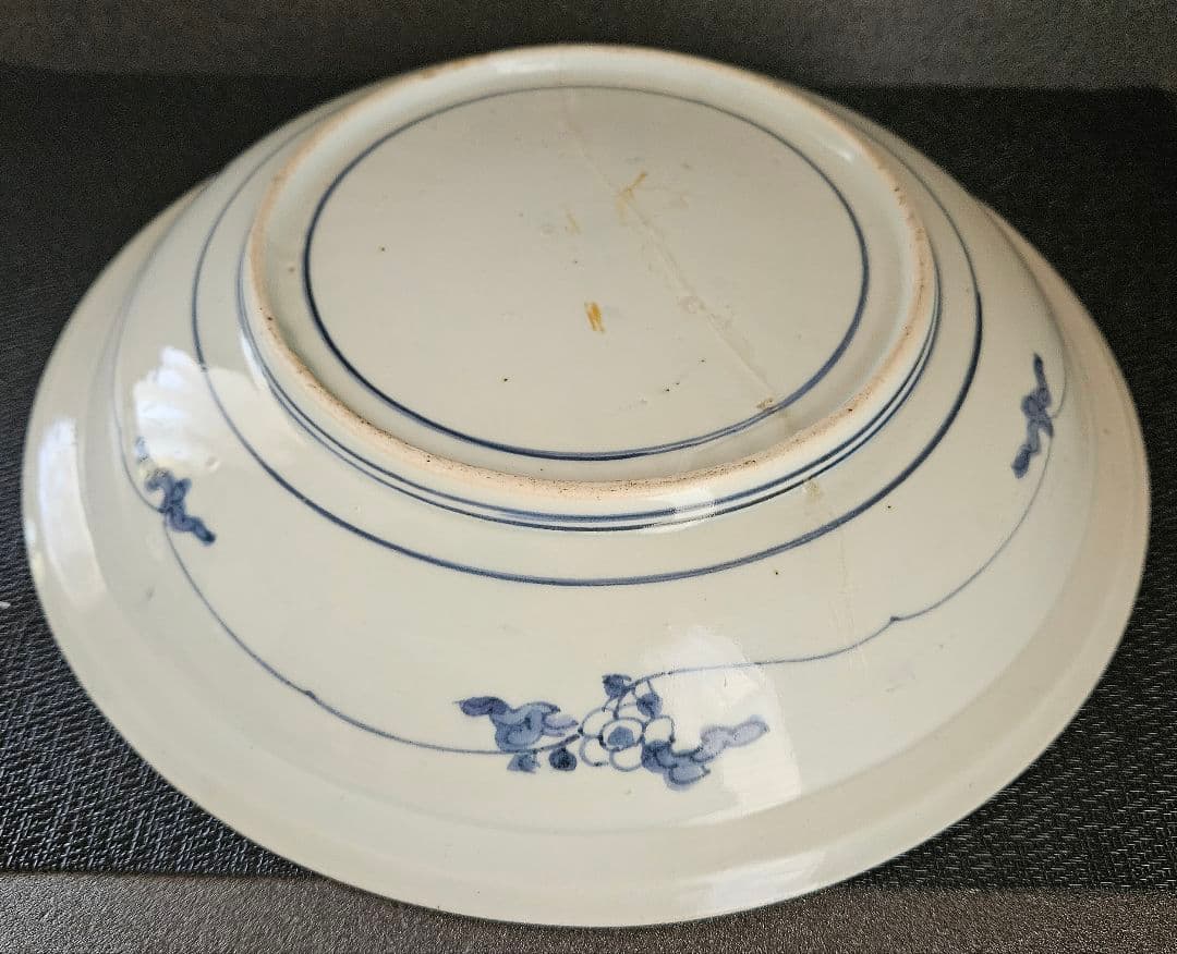 江戸時代前期～中期　藍九谷様式　染付　花籠手　花唐草文様　31.8cm　兜皿